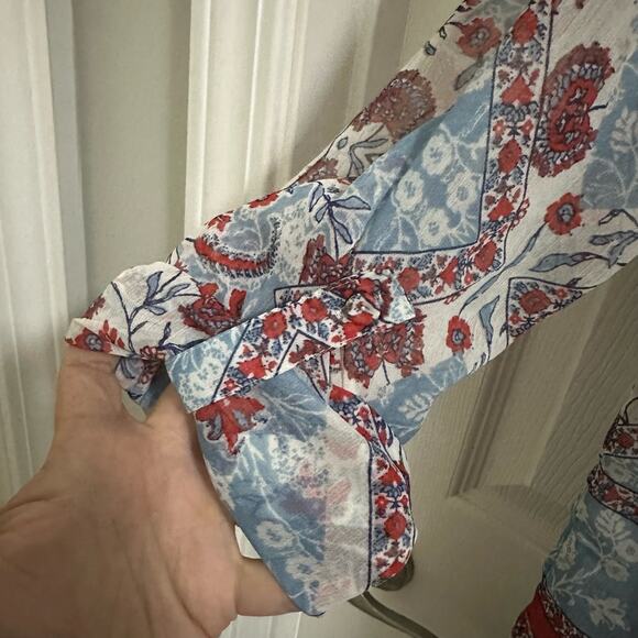 💥Daniel Rainn Gleeson Tab Sleeve Pleated Front Blue Red Floral Popover Blouse M - Picture 5 of 14